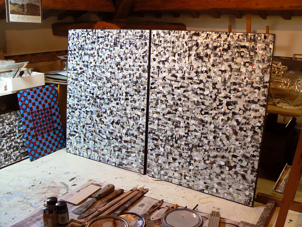 Lo studio di Gabriele Ballardini. Al centro “Senza titolo 1" e "Senza titolo 2”, 2013, olio e acrilico su legno, 100 x 130 cm