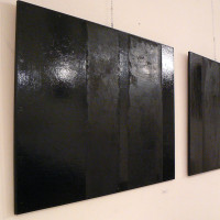 Mostra Ant(i)logica, 2008. Da sinistra: senza titolo Nero + Nero, 1978, smalto e acrilico su masonite, 100 x 130 cm e 100 x 105 cm